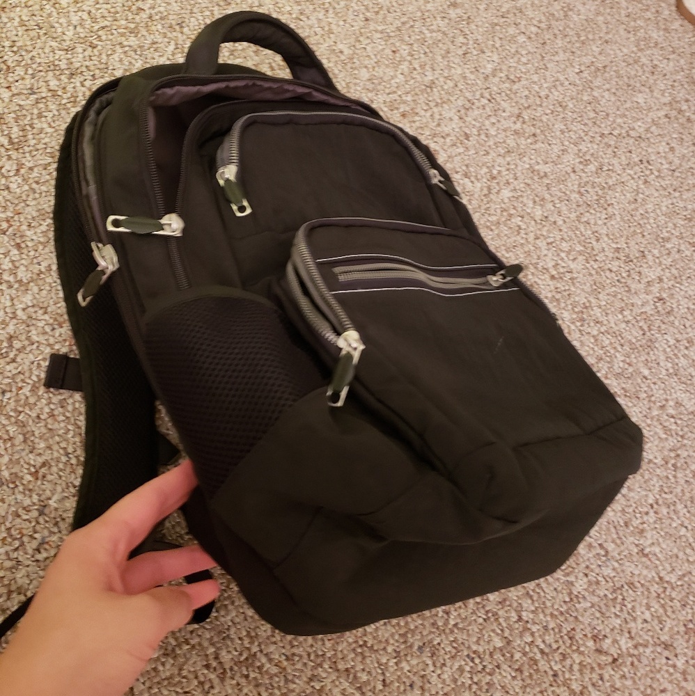 Backpack - Picture 2 of 6